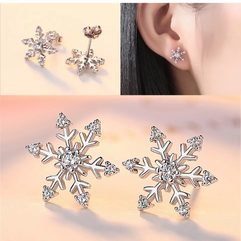 ❄️❄️  Silver Rhinestone Snowflake Earrings ❄️❄️